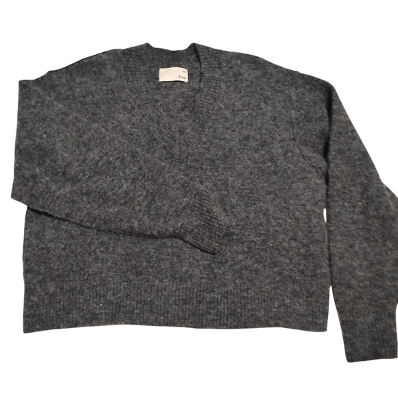 Wilfred Aritzia| Grey Charcoal V-Neck Wool Sweater - Picture 1 of 9